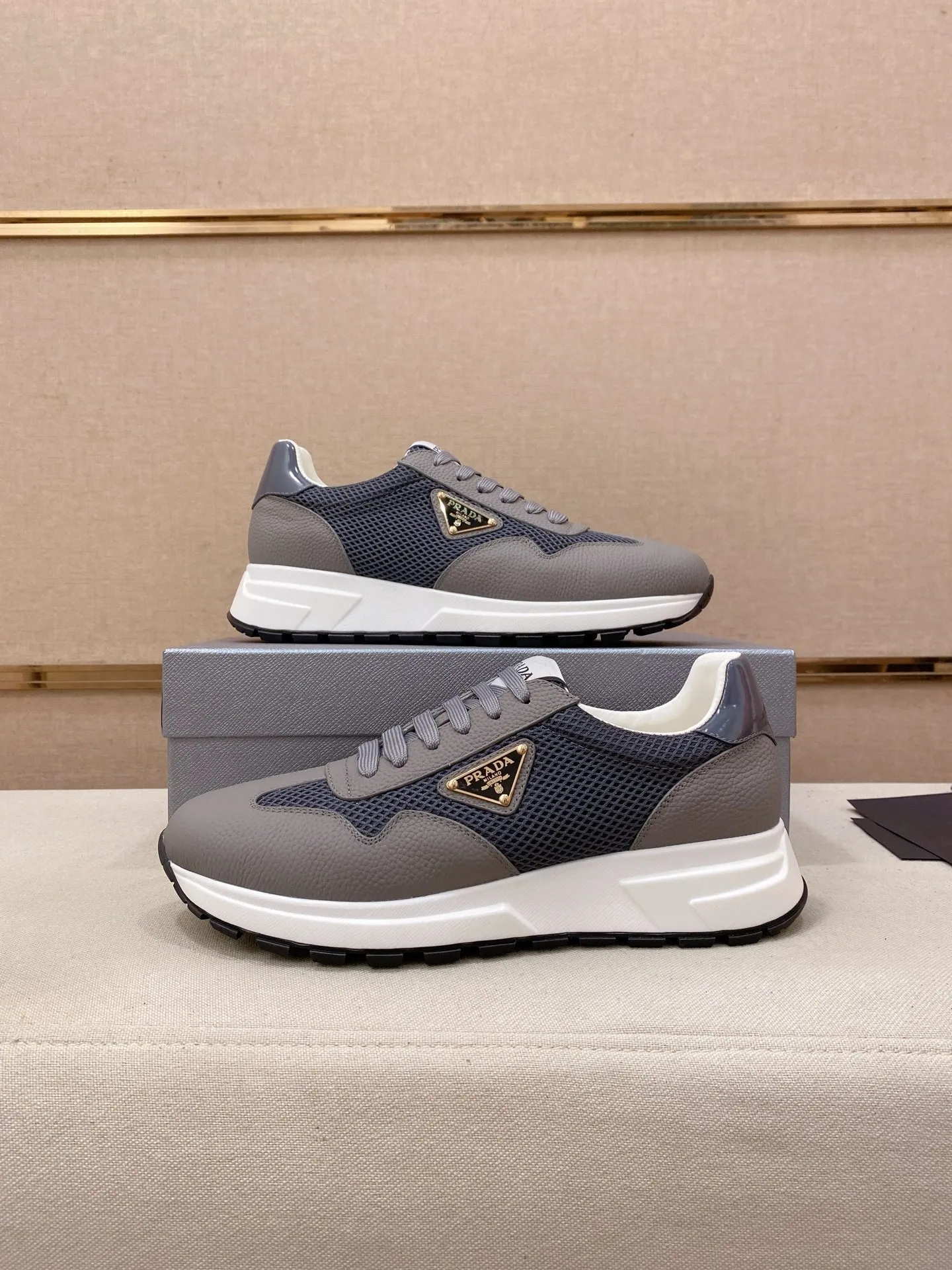 Men's shoes 💰 580💰 ✔️✔️✔️High version High-quality new PRADA (Prada) counters are launched simultaneously, new men's shoes, 😘fabrics are selected from first-layer cowhide fabrics. Lining: Imported cowhide leather lining. 👍🏿High-end☄️Open-molded non-slip rubber outsole, exquisite lines, simple and elegant, comfortable and high-end for leisure travel. Code number: 38 to 45